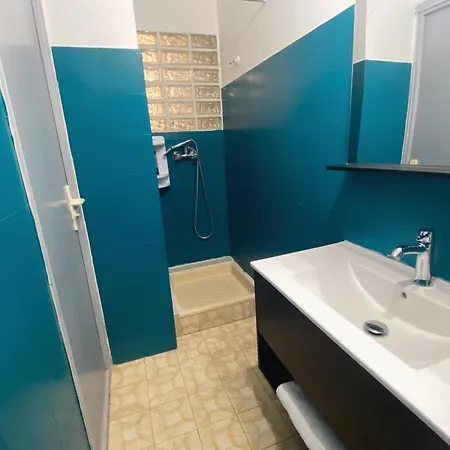 Quiet Apartment, Ac With Free Street Parking And Little Garden Apartmán *