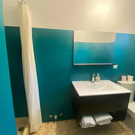 Quiet Apartment, Ac With Free Street Parking And Little Garden Apartmán