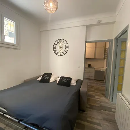 Quiet Apartment, Ac With Free Street Parking And Little Garden