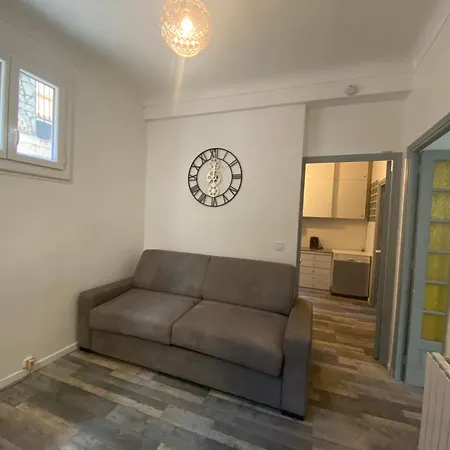 Apartmán Quiet Apartment, Ac With Free Street Parking And Little Garden Nice